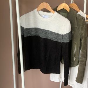 Old Navy crewneck sweater